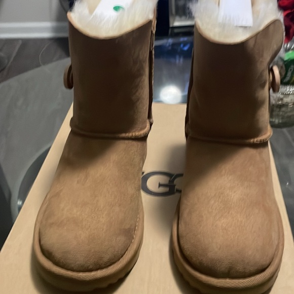 UGG Bailey Button II ‼️NEW‼️👢👡🥿 - Picture 3 of 9
